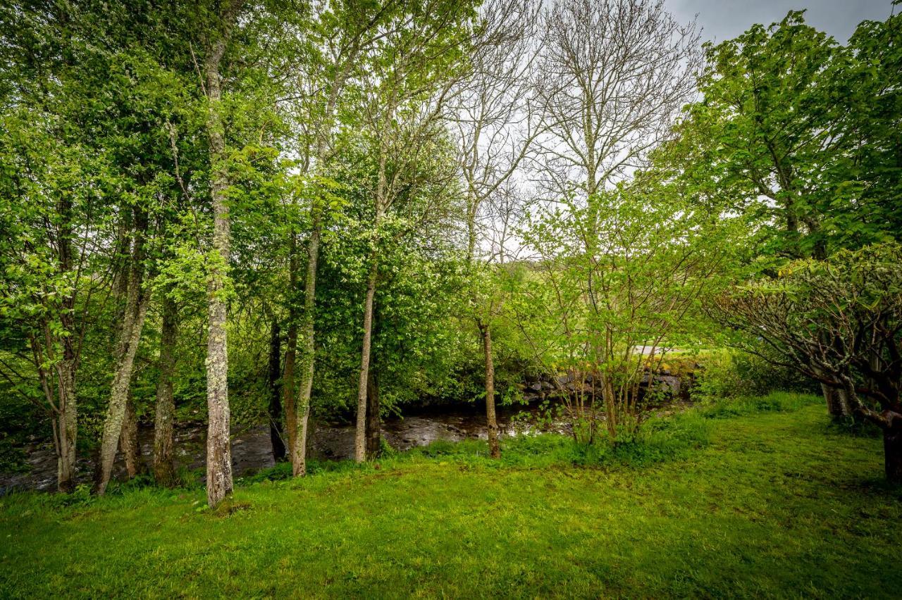 Loch Ness Bunk Inn Drumnadrochit Exterior photo